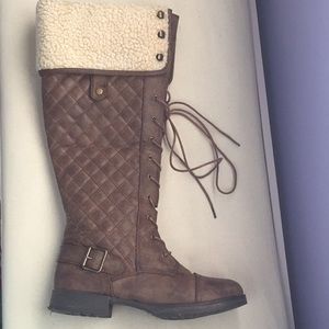 BROWN BOOTS